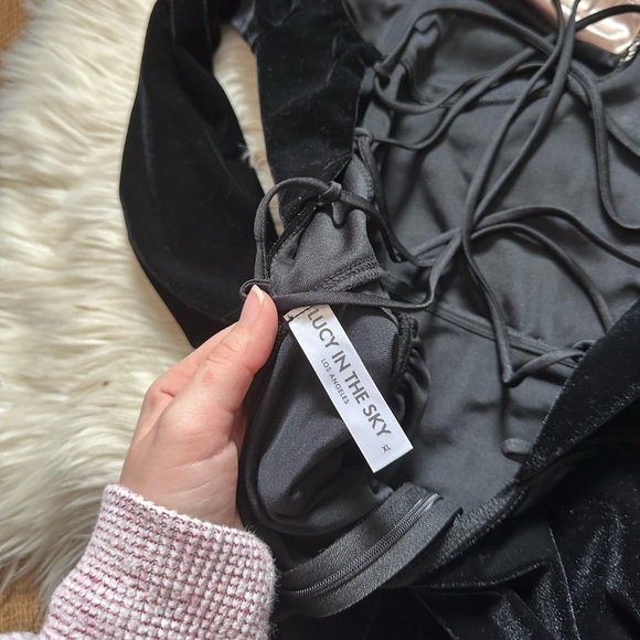 LUCY IN THE SKY Evelina Lace Bust Velvet Black Velvet Mini Dress - Picture 6 of 6